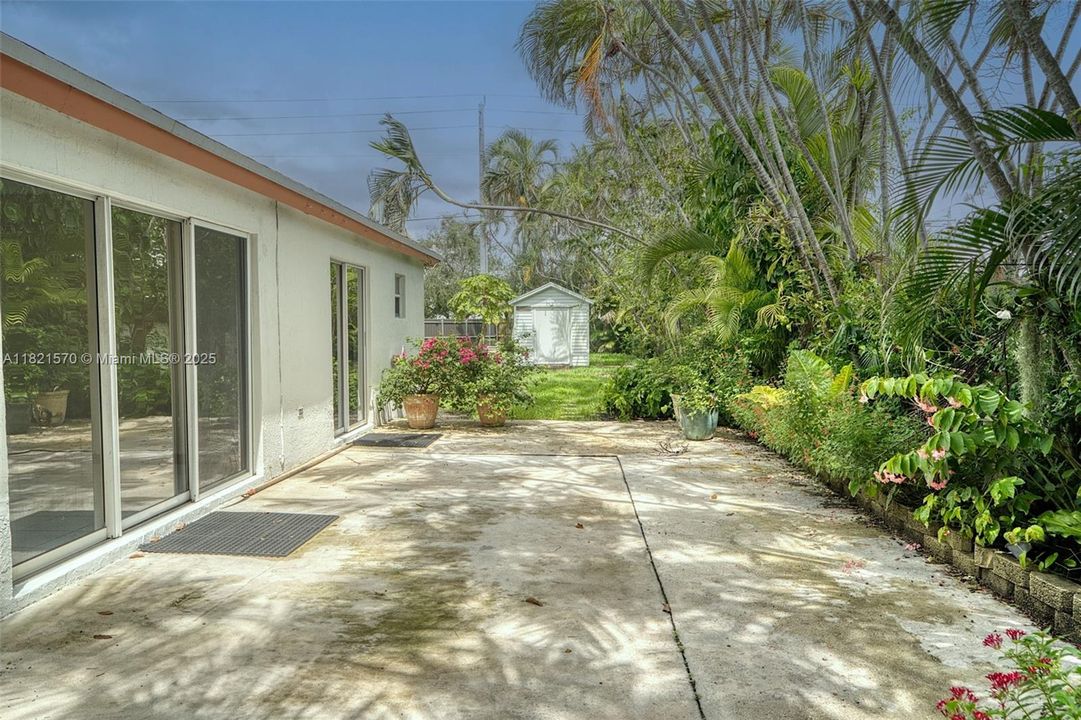 Recently Sold: $649,900 (4 beds, 2 baths, 1909 Square Feet)