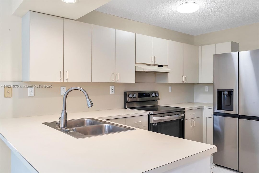 Recently Sold: $649,900 (4 beds, 2 baths, 1909 Square Feet)