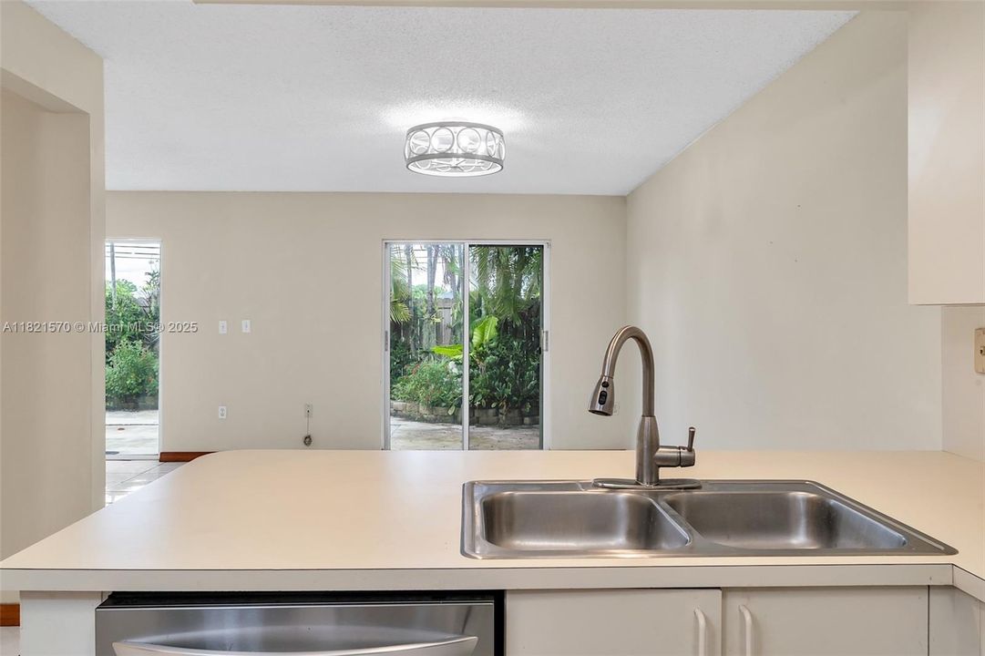 Recently Sold: $649,900 (4 beds, 2 baths, 1909 Square Feet)