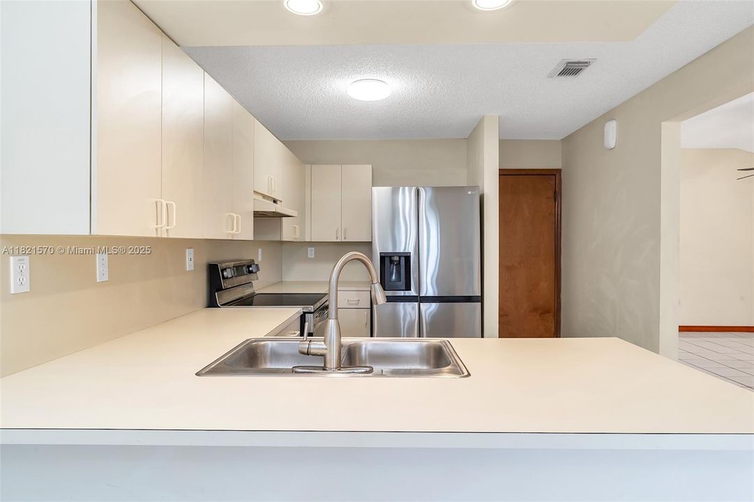 Recently Sold: $649,900 (4 beds, 2 baths, 1909 Square Feet)