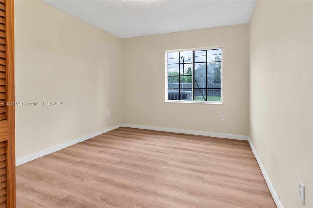 Recently Sold: $649,900 (4 beds, 2 baths, 1909 Square Feet)