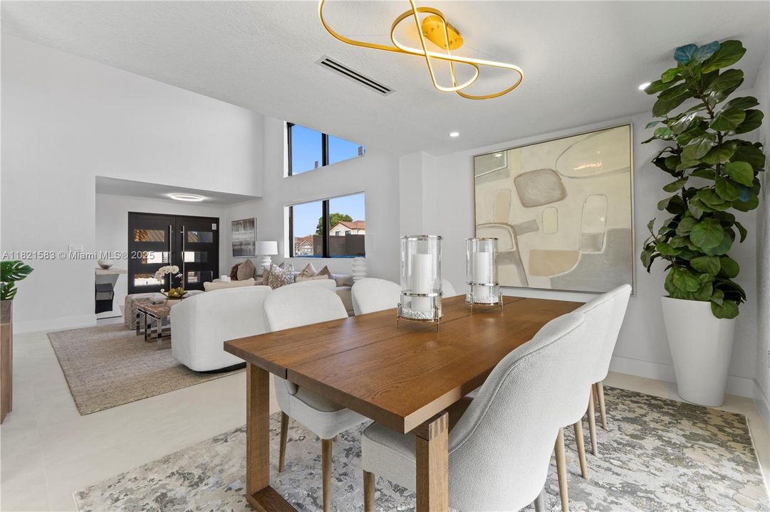 最近售出: $1,399,900 (4 贝兹, 3 浴室, 2452 平方英尺)