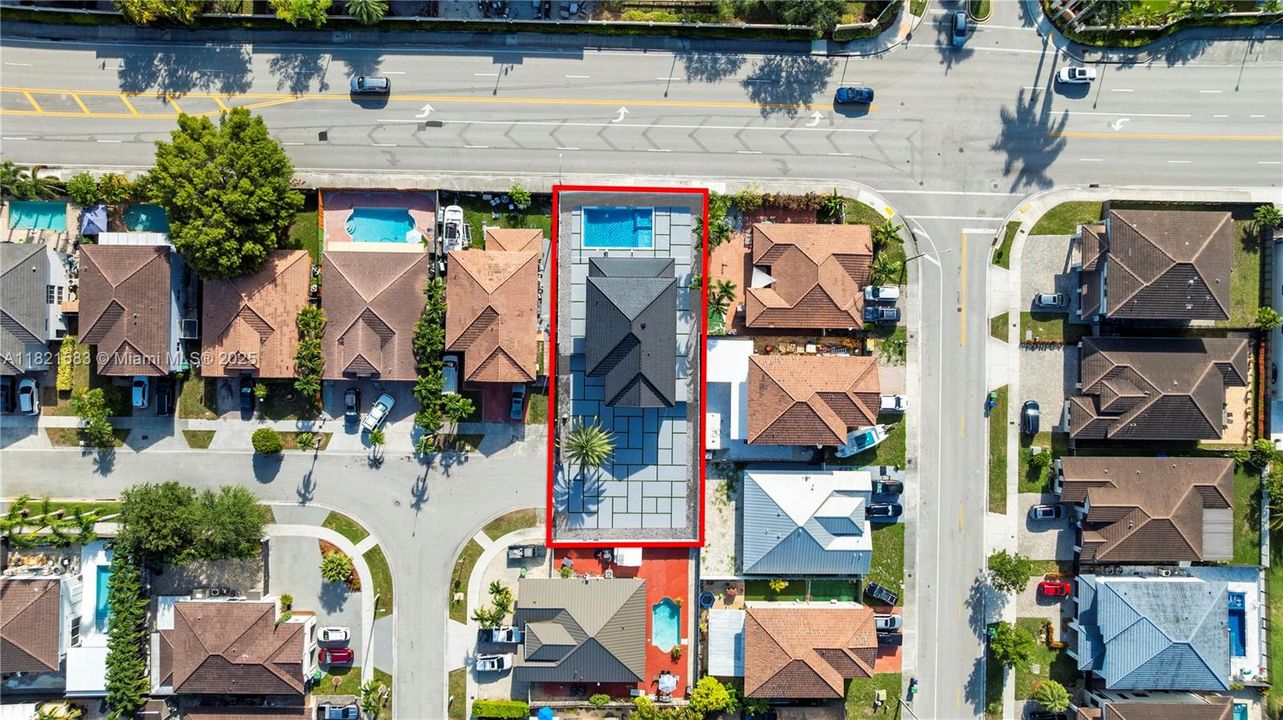 最近售出: $1,399,900 (4 贝兹, 3 浴室, 2452 平方英尺)