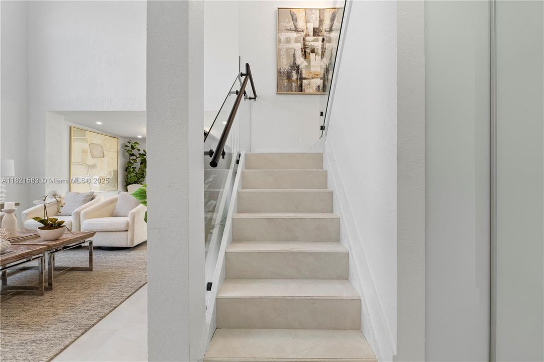 最近售出: $1,399,900 (4 贝兹, 3 浴室, 2452 平方英尺)