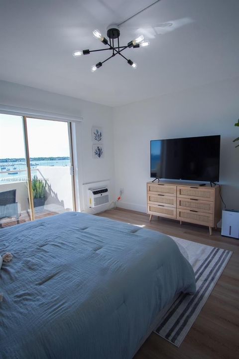 На продажу: $340,000 (1 спален, 1 ванн, 738 Квадратных фут)