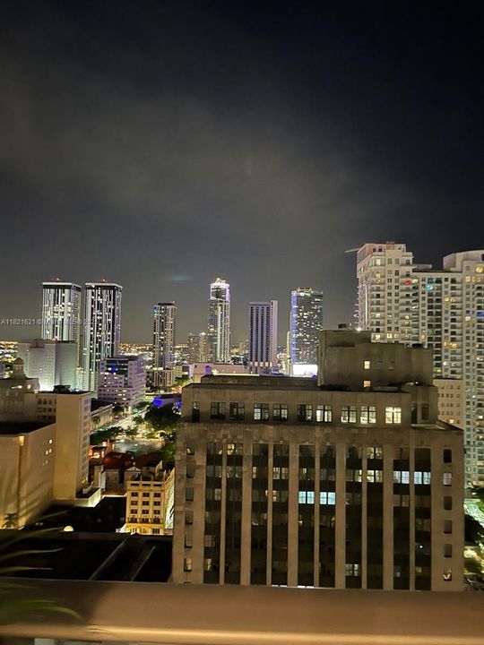 待售: $345,000 (1 贝兹, 1 浴室, 430 平方英尺)