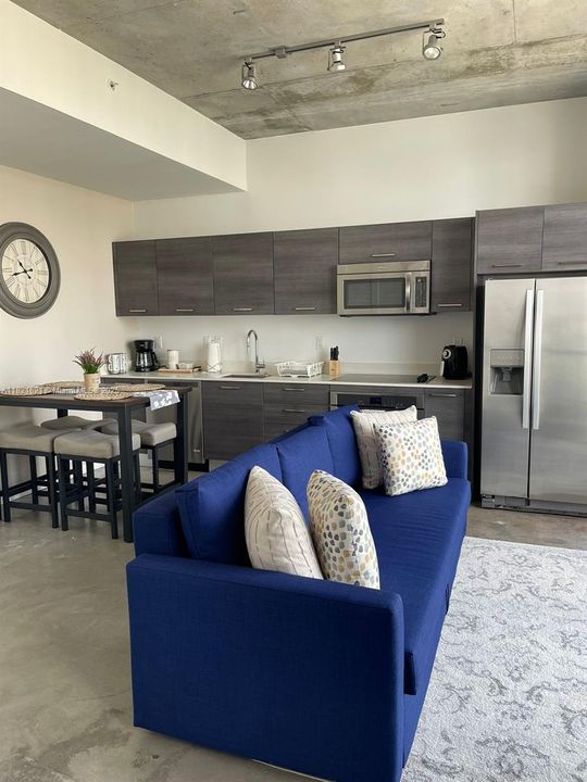 待售: $345,000 (1 贝兹, 1 浴室, 430 平方英尺)