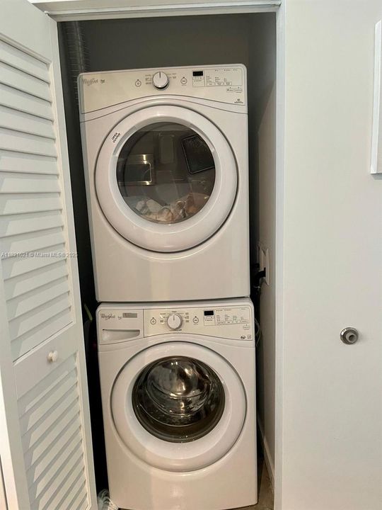 待售: $345,000 (1 贝兹, 1 浴室, 430 平方英尺)