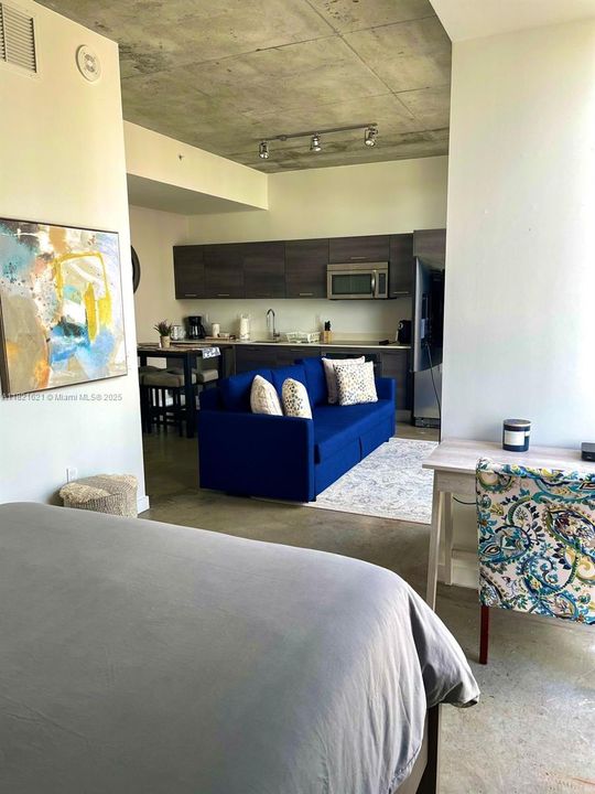 待售: $345,000 (1 贝兹, 1 浴室, 430 平方英尺)