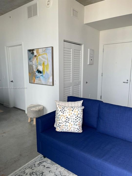 待售: $345,000 (1 贝兹, 1 浴室, 430 平方英尺)