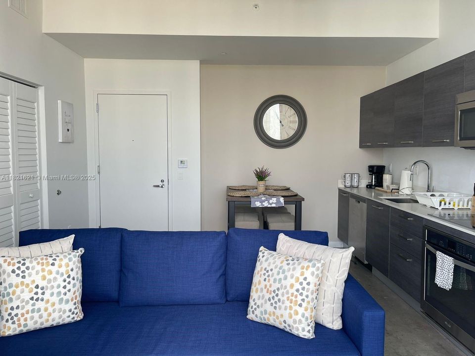 待售: $345,000 (1 贝兹, 1 浴室, 430 平方英尺)