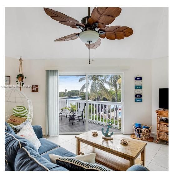 Недавно продано: $1,550,000 (2 спален, 2 ванн, 1057 Квадратных фут)