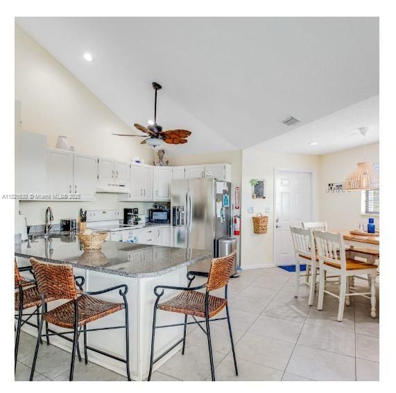 Недавно продано: $1,550,000 (2 спален, 2 ванн, 1057 Квадратных фут)