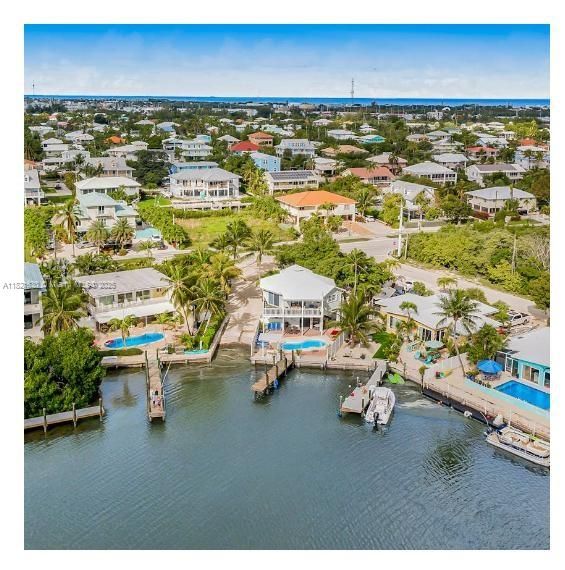 Недавно продано: $1,550,000 (2 спален, 2 ванн, 1057 Квадратных фут)