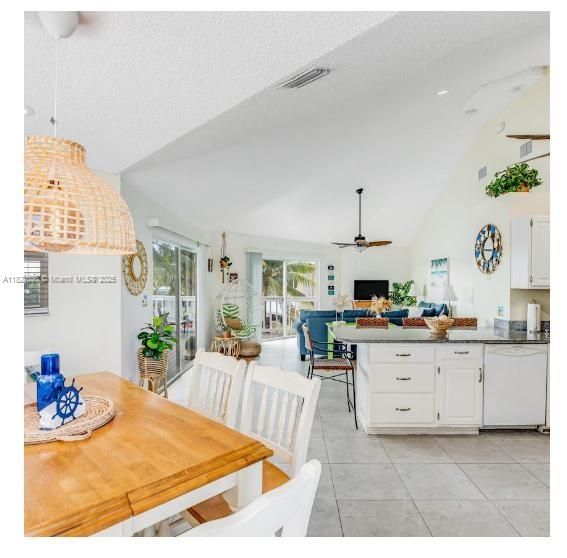 Недавно продано: $1,550,000 (2 спален, 2 ванн, 1057 Квадратных фут)