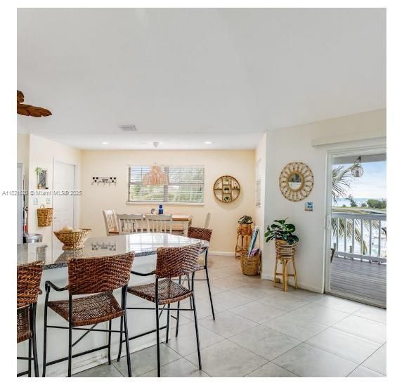 Недавно продано: $1,550,000 (2 спален, 2 ванн, 1057 Квадратных фут)