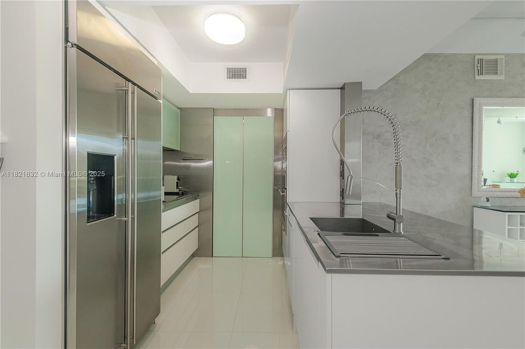 待售: $599,000 (2 贝兹, 2 浴室, 1107 平方英尺)