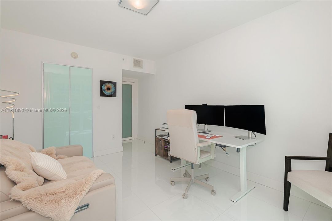 待售: $599,000 (2 贝兹, 2 浴室, 1107 平方英尺)