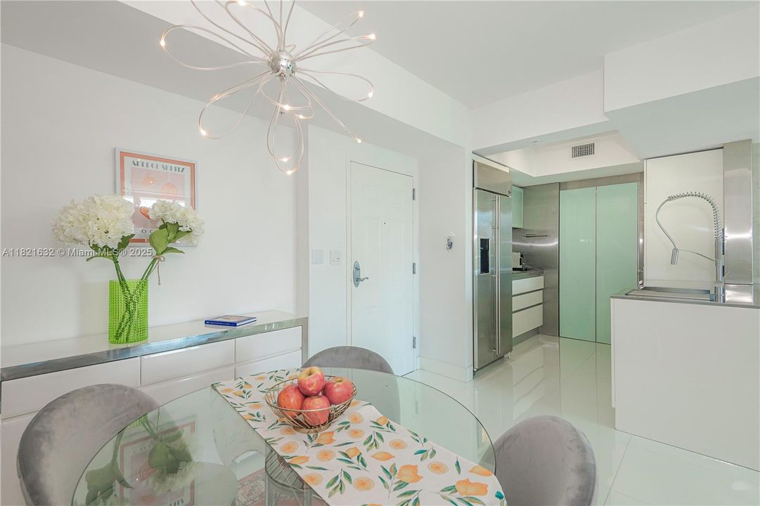 待售: $599,000 (2 贝兹, 2 浴室, 1107 平方英尺)