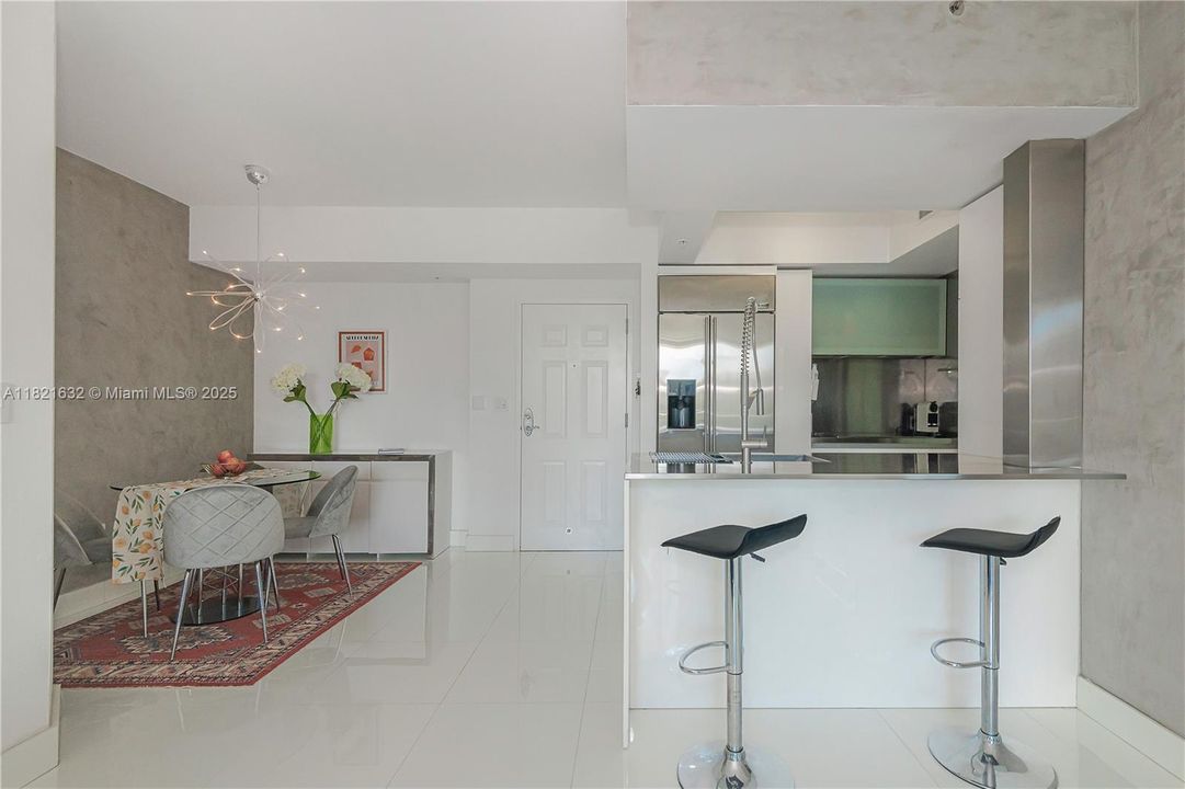 待售: $599,000 (2 贝兹, 2 浴室, 1107 平方英尺)