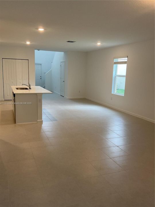 Active With Contract: $2,600 (5 beds, 2 baths, 2326 Square Feet)