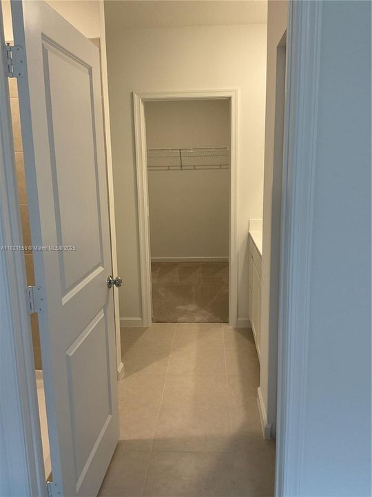 Active With Contract: $2,600 (5 beds, 2 baths, 2326 Square Feet)