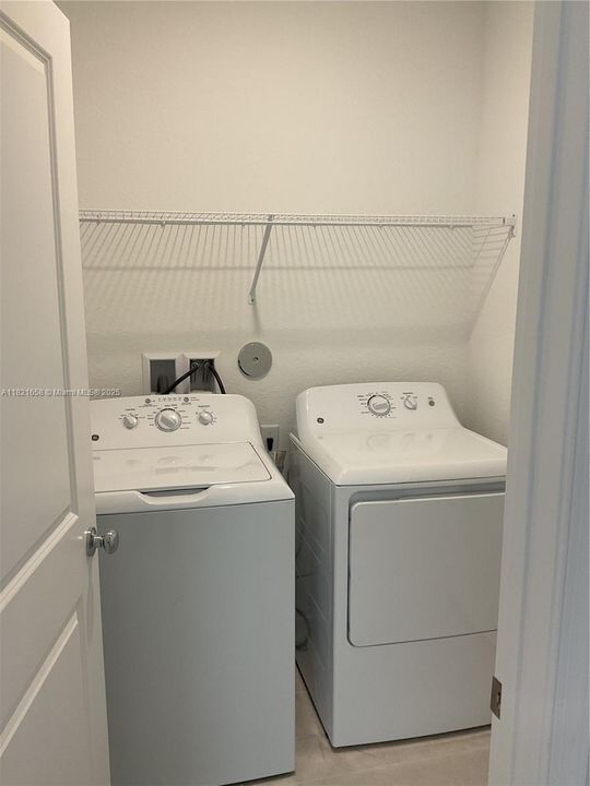 Active With Contract: $2,600 (5 beds, 2 baths, 2326 Square Feet)