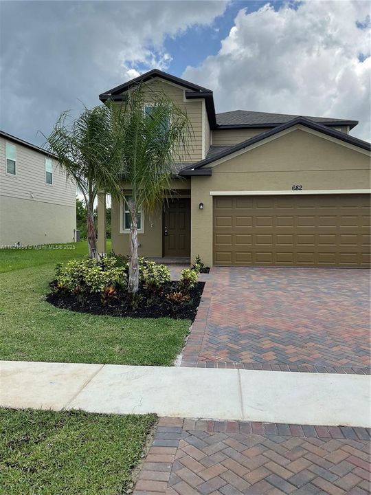 Active With Contract: $2,600 (5 beds, 2 baths, 2326 Square Feet)