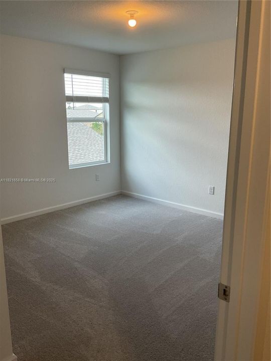 Active With Contract: $2,600 (5 beds, 2 baths, 2326 Square Feet)