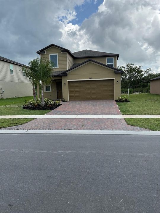 Active With Contract: $2,600 (5 beds, 2 baths, 2326 Square Feet)