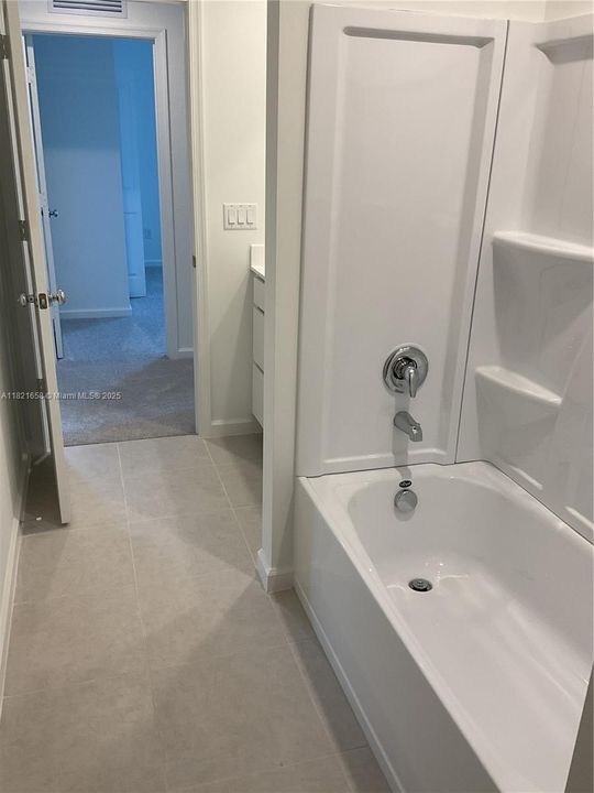 Active With Contract: $2,600 (5 beds, 2 baths, 2326 Square Feet)