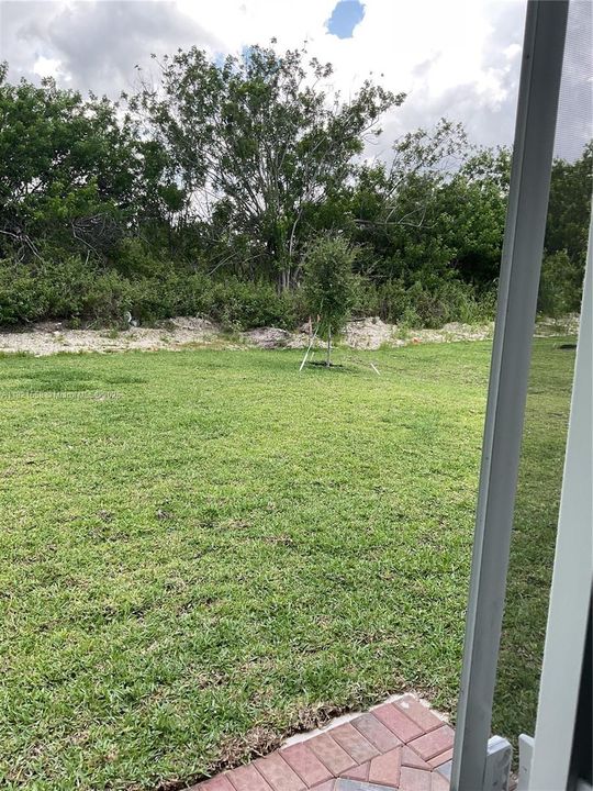 Active With Contract: $2,600 (5 beds, 2 baths, 2326 Square Feet)