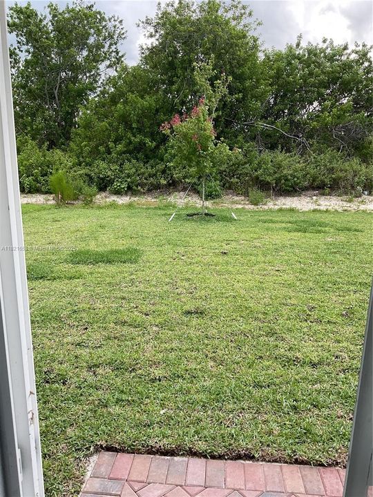 Active With Contract: $2,600 (5 beds, 2 baths, 2326 Square Feet)