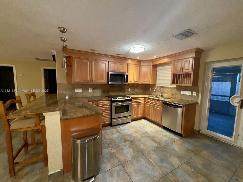 Recientemente alquilado: $2,800 (2 camas, 2 baños, 1100 Pies cuadrados)