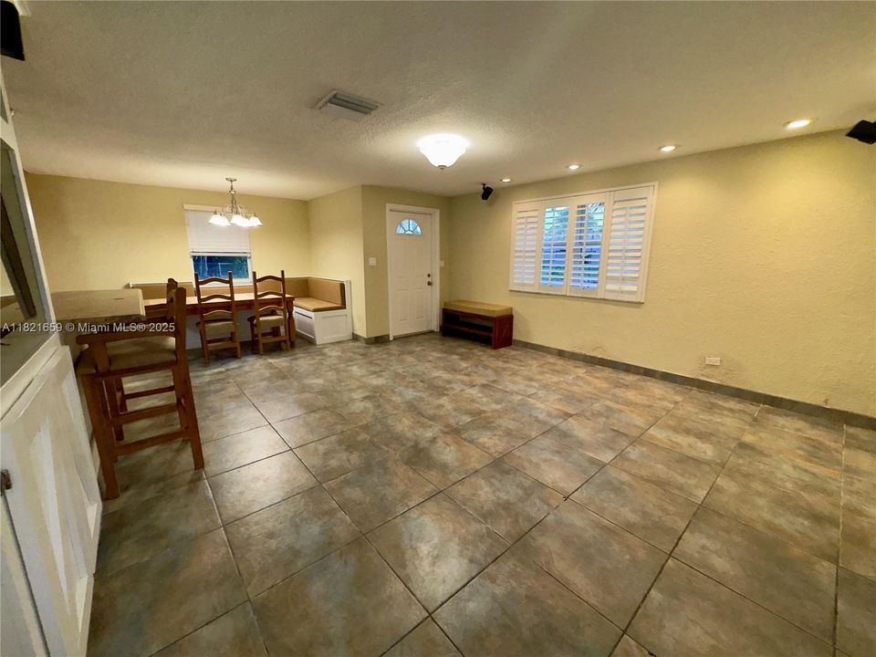 Recientemente alquilado: $2,800 (2 camas, 2 baños, 1100 Pies cuadrados)