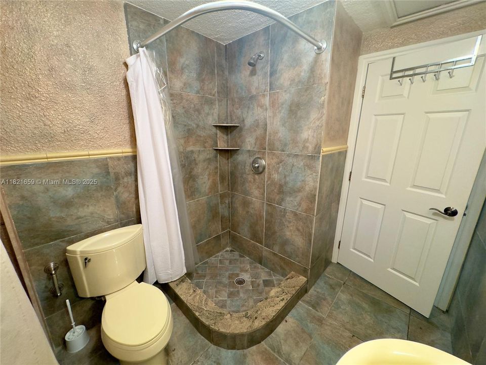 Recientemente alquilado: $2,800 (2 camas, 2 baños, 1100 Pies cuadrados)