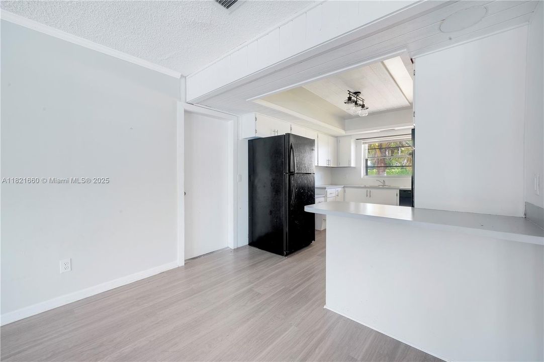 Недавно продано: $699,000 (3 спален, 2 ванн, 2102 Квадратных фут)