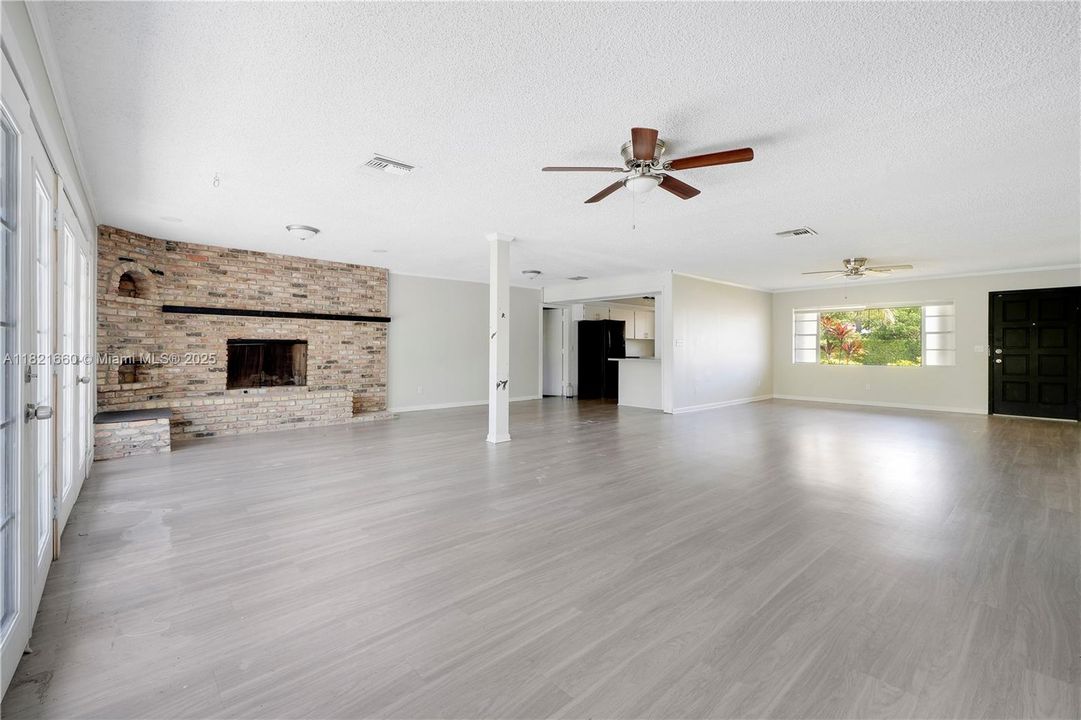 Недавно продано: $699,000 (3 спален, 2 ванн, 2102 Квадратных фут)