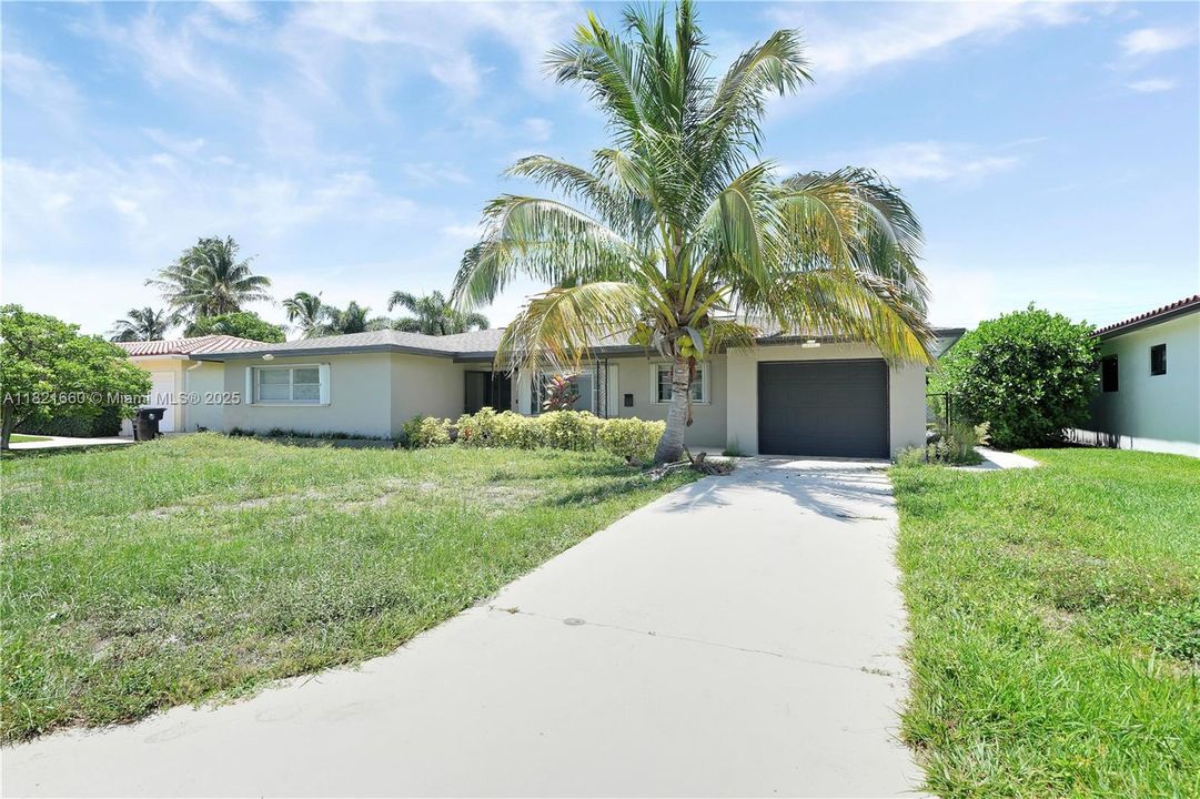 Недавно продано: $699,000 (3 спален, 2 ванн, 2102 Квадратных фут)