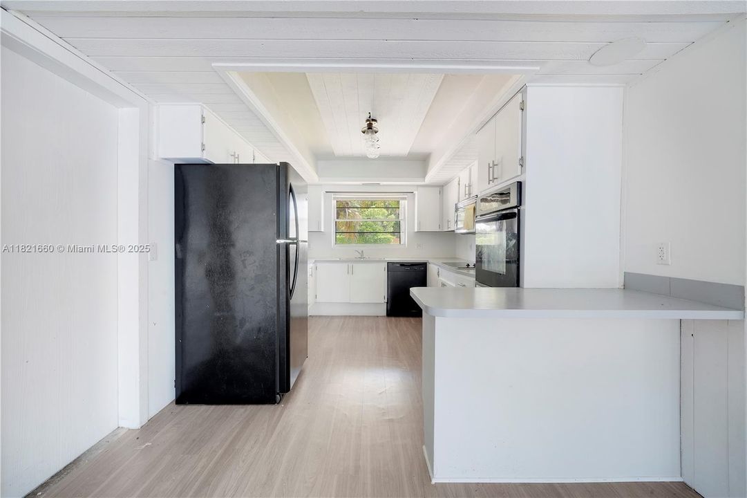 Недавно продано: $699,000 (3 спален, 2 ванн, 2102 Квадратных фут)