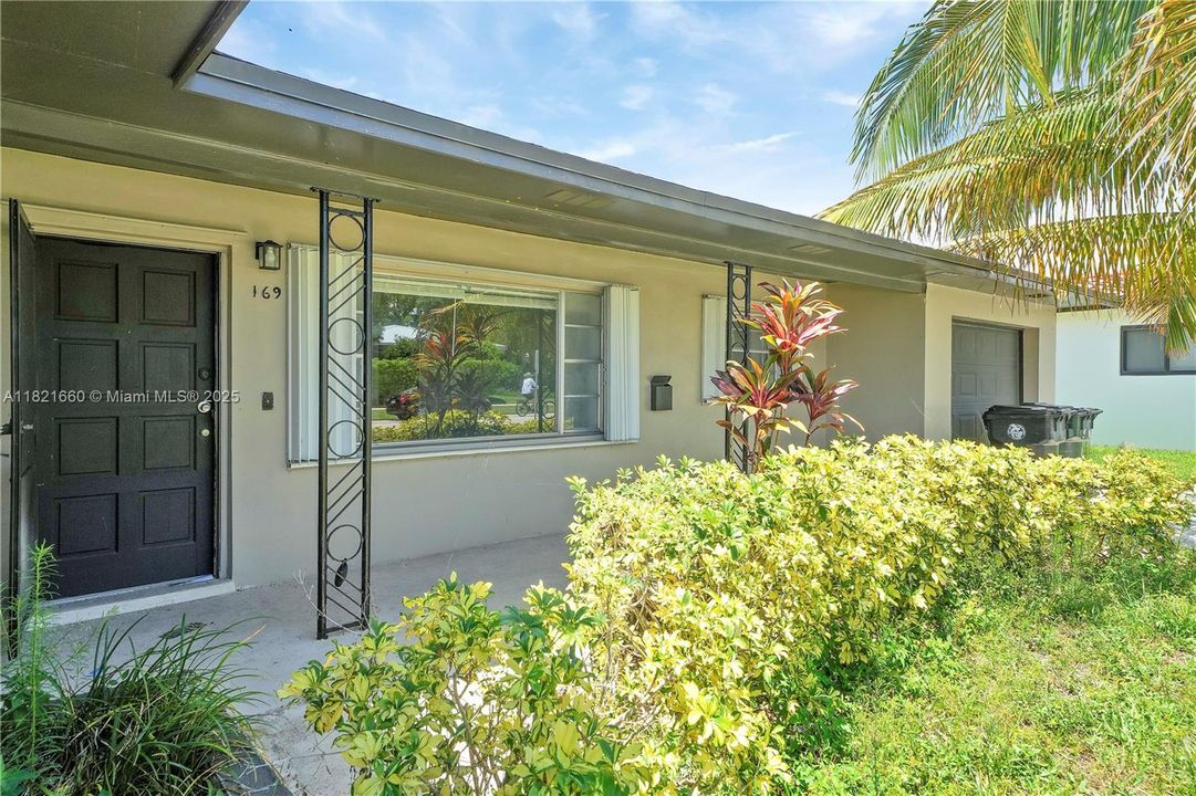 Недавно продано: $699,000 (3 спален, 2 ванн, 2102 Квадратных фут)