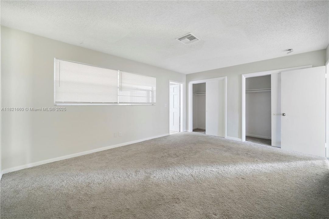 Недавно продано: $699,000 (3 спален, 2 ванн, 2102 Квадратных фут)