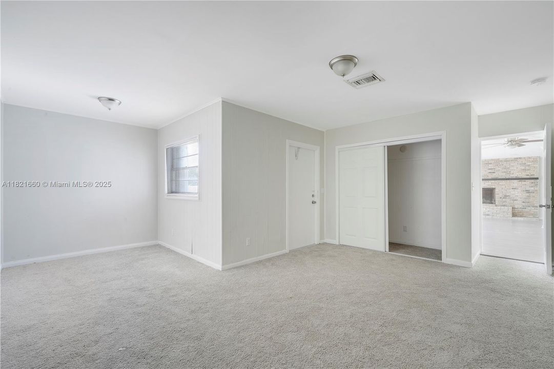 Недавно продано: $699,000 (3 спален, 2 ванн, 2102 Квадратных фут)