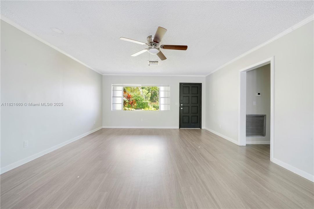 Недавно продано: $699,000 (3 спален, 2 ванн, 2102 Квадратных фут)