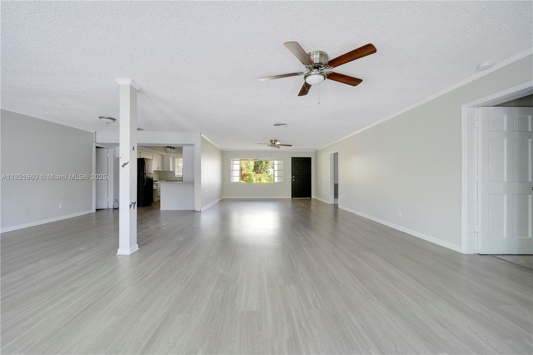 Недавно продано: $699,000 (3 спален, 2 ванн, 2102 Квадратных фут)