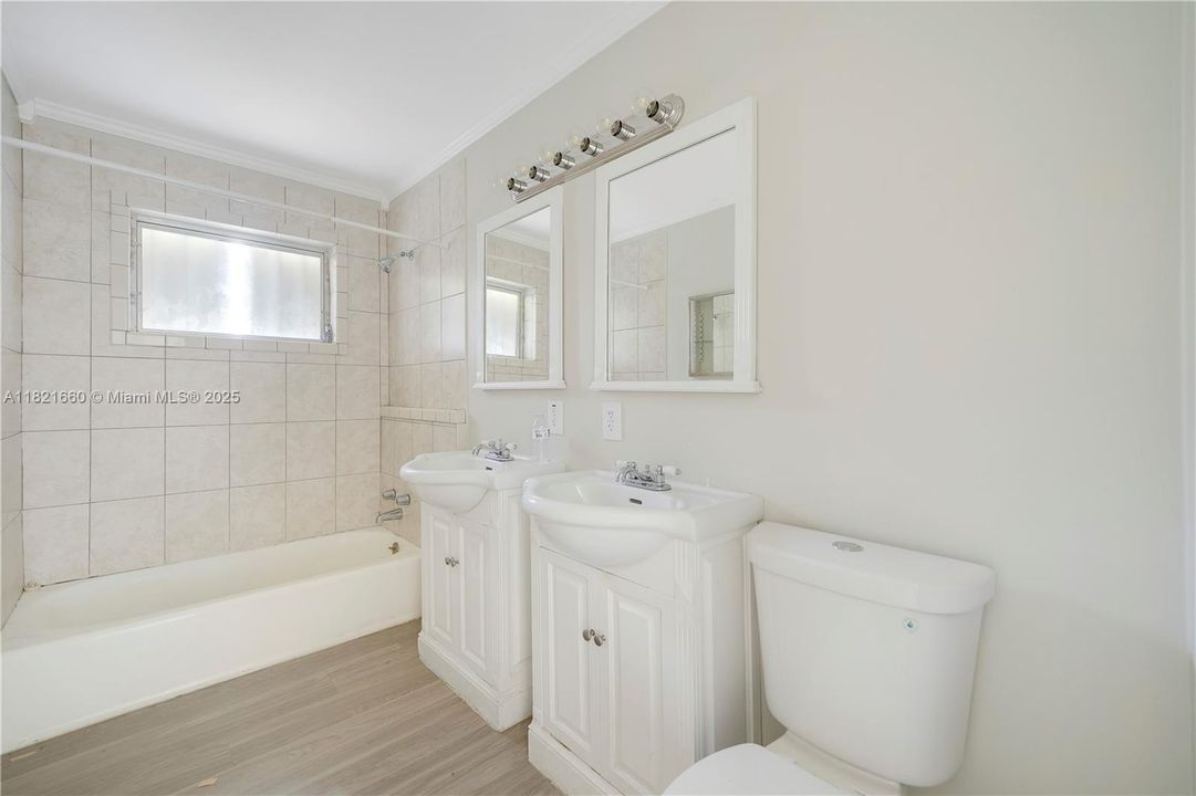 Недавно продано: $699,000 (3 спален, 2 ванн, 2102 Квадратных фут)