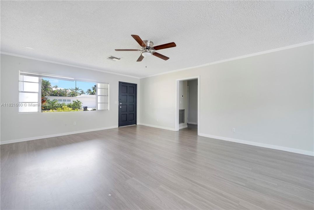 Недавно продано: $699,000 (3 спален, 2 ванн, 2102 Квадратных фут)