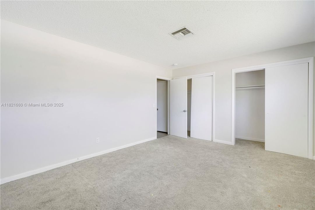 Недавно продано: $699,000 (3 спален, 2 ванн, 2102 Квадратных фут)