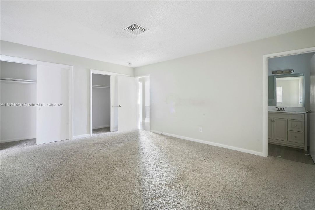 Недавно продано: $699,000 (3 спален, 2 ванн, 2102 Квадратных фут)