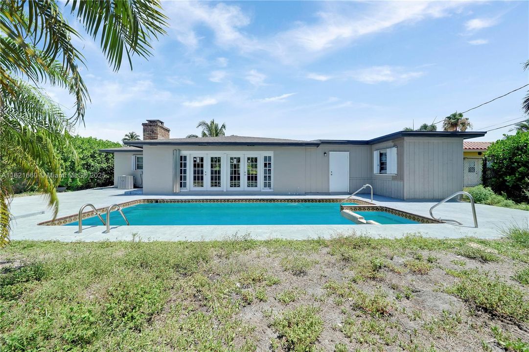 Недавно продано: $699,000 (3 спален, 2 ванн, 2102 Квадратных фут)